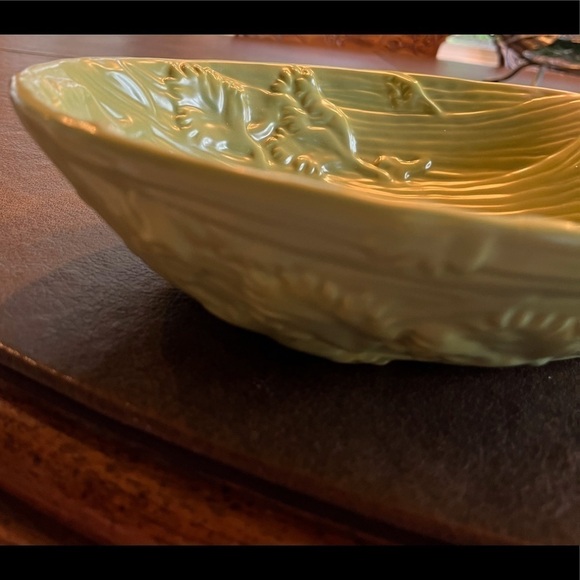 Distinctive Oval Shaped Bowl that has Raised Celery Stalk Design - Picture 7 of 8